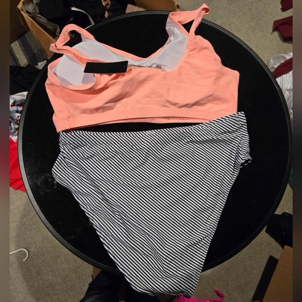 New Cropped Bikini - Picture 2 of 2